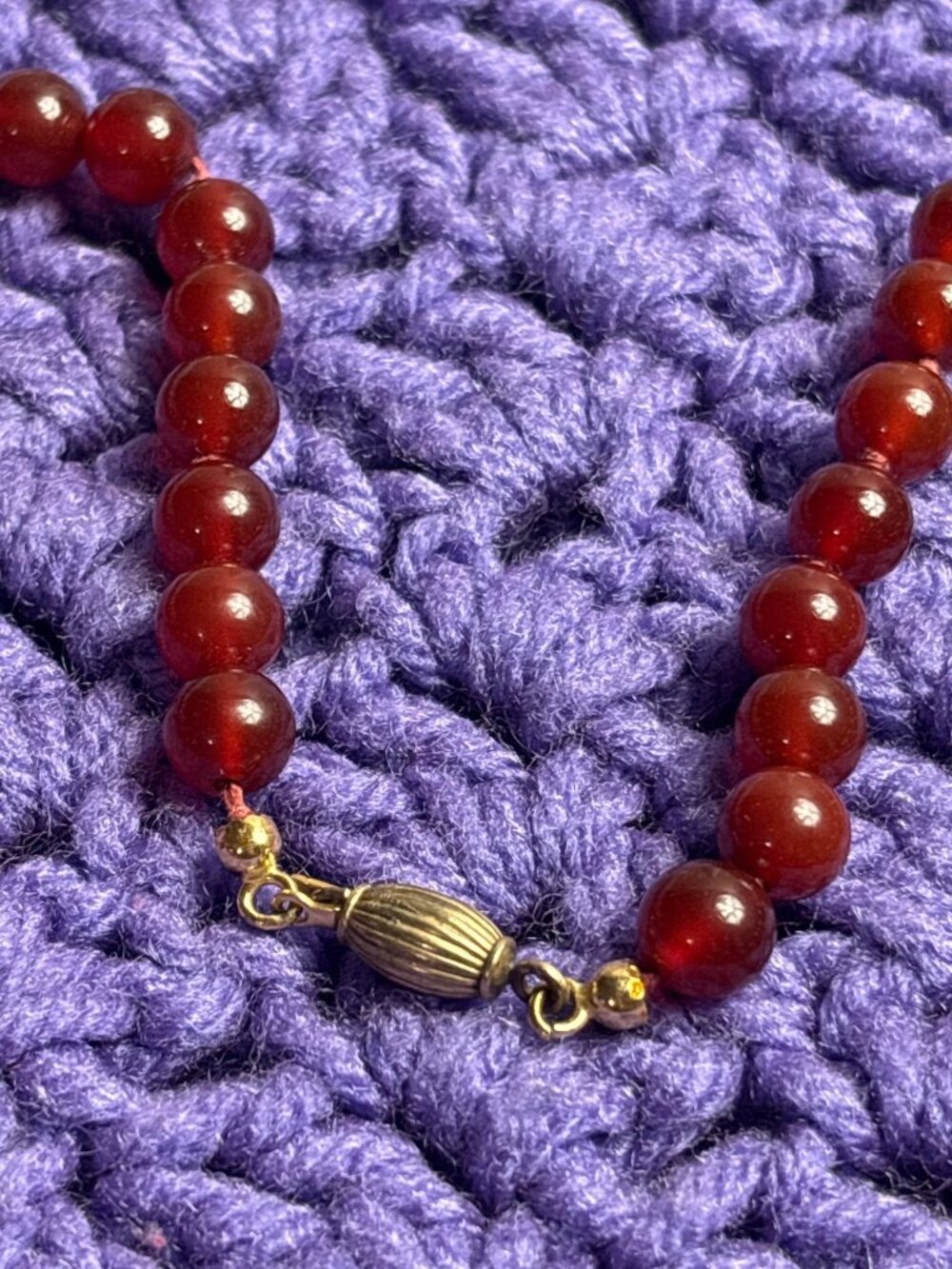 Red Glass Bead Necklace Round Goldtone Fishhook Clasp 19 Inches - Picture 2 of 2